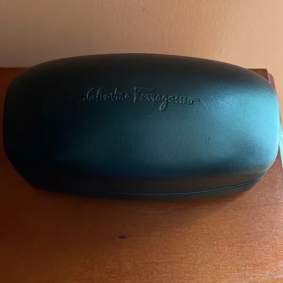 Ferragamo sun glasses - Picture 7 of 7